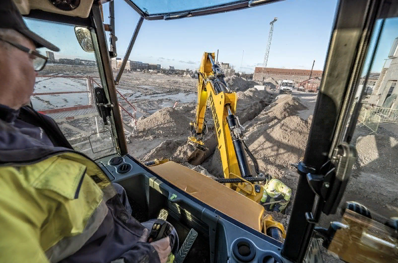 экскаватор-погрузчик Hydrema